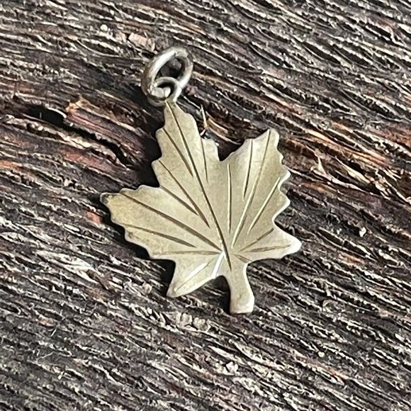 Canadian Sterling Silver Maple Leaf Pendant Charm Canada Souvenir Jewelry Gift - Picture 3 of 6